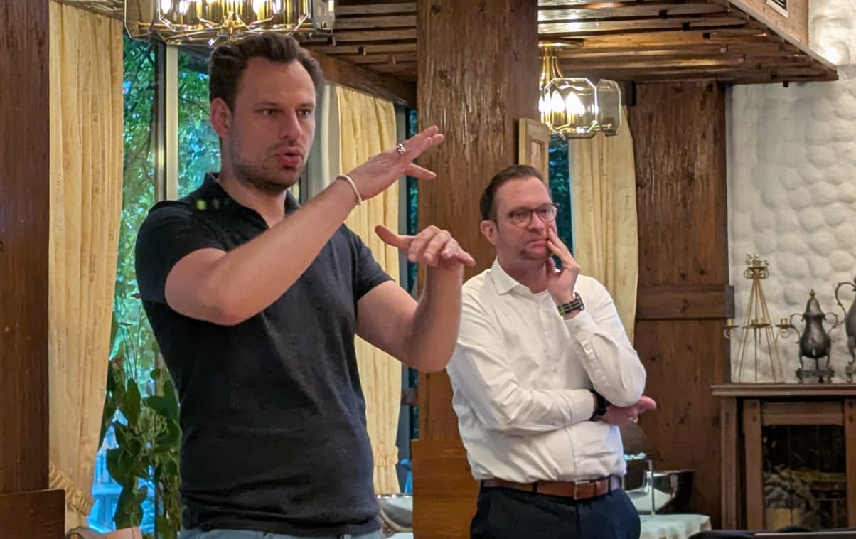 Dr. Alexander Engel und Kämmerer Thore Eggert diskutierten mit den Gästen.
